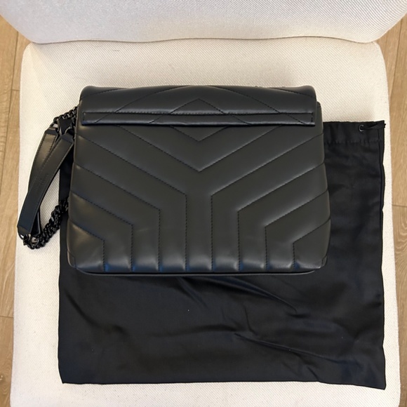 Yves Saint Laurent Small LouLou Bag - Picture 3 of 4